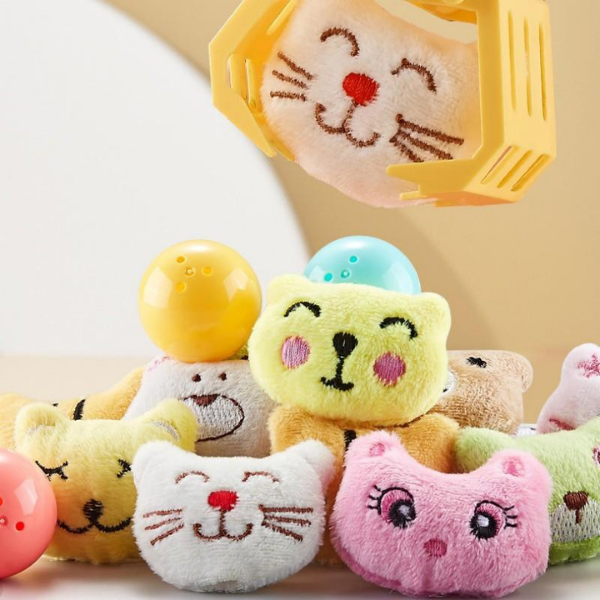 Interaktyvus žaislinis automatas su žaislais