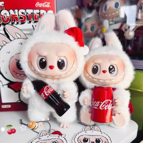 LABUBU „COCA-COLA“ kolekcijos riboto leidimo slapta dėžutė iš Pop Mart