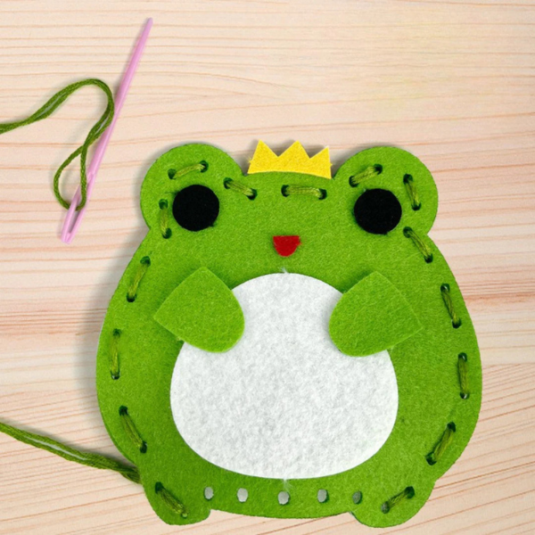 Vaikiškas DIY siuvimo rinkinys iš veltinio