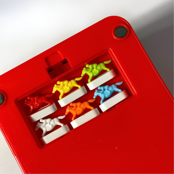 Elektrinis stalo žirgų lenktynių žaidimas