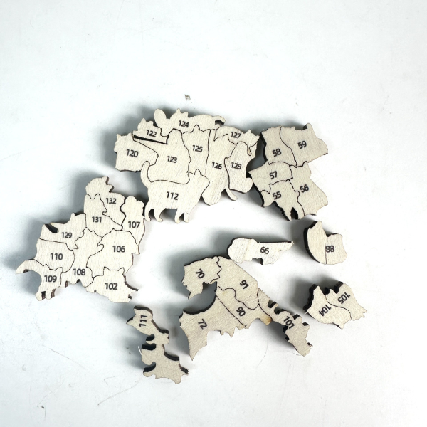 Medinė katės formos dėlionė